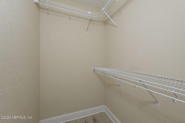 Building Photo - 858 Shoreline Cir