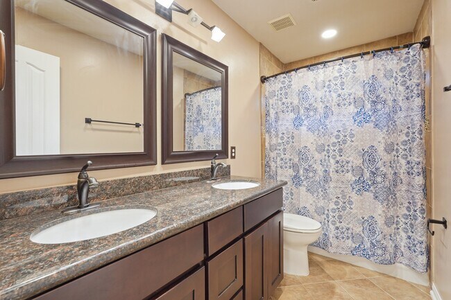 Building Photo - 18303 Heathridge Ln