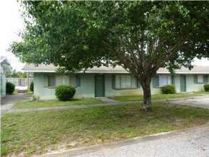 Building Photo - Applicants can take advantage of our new Security Deposit & Rent Programs.  Call our office for m...