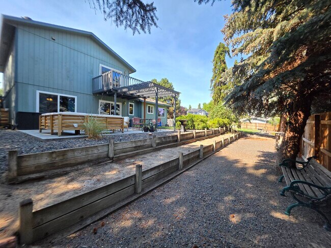 Building Photo - 265 Joshua Rd