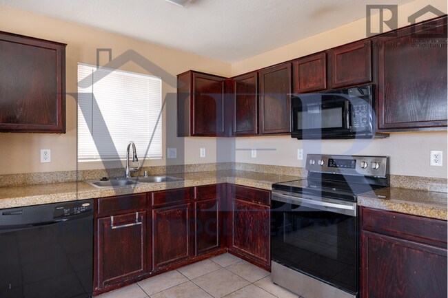Building Photo - 4Bed/2.5 Bath Home in Maricopa! $1499 MOVE...