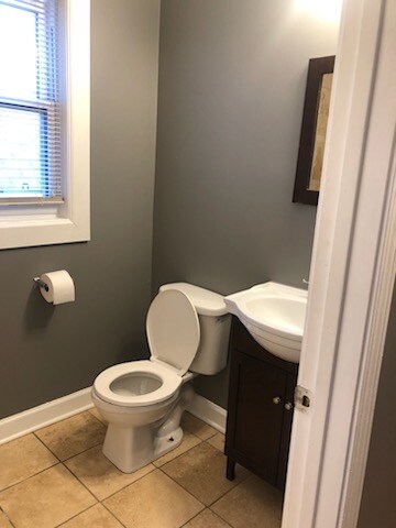 Building Photo - 647 N Hamlin Ave