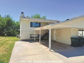 Building Photo - Noble Rd. Duplex