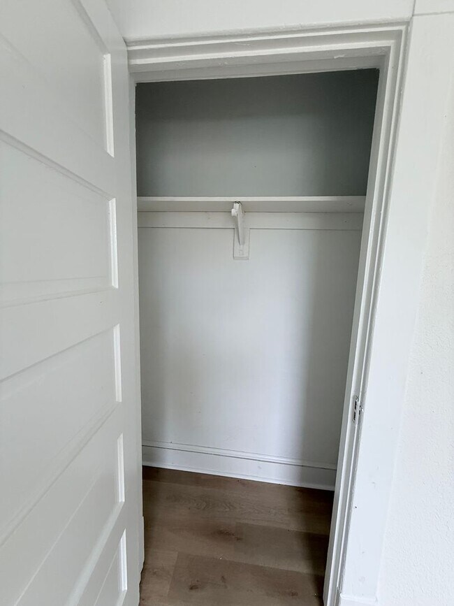 Building Photo - Gorgeous Four Bedroom Completed Upgraded