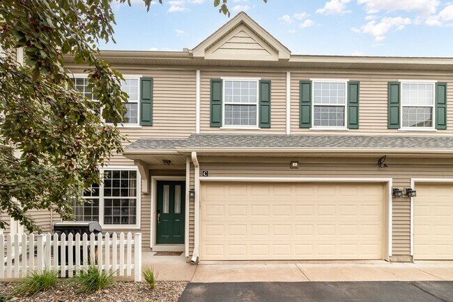 Building Photo - 2 Bed | 2 Bath in The Lakes of Blaine