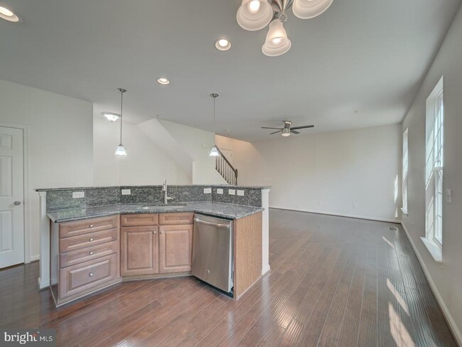 Building Photo - 45818 Winding Branch Terrace