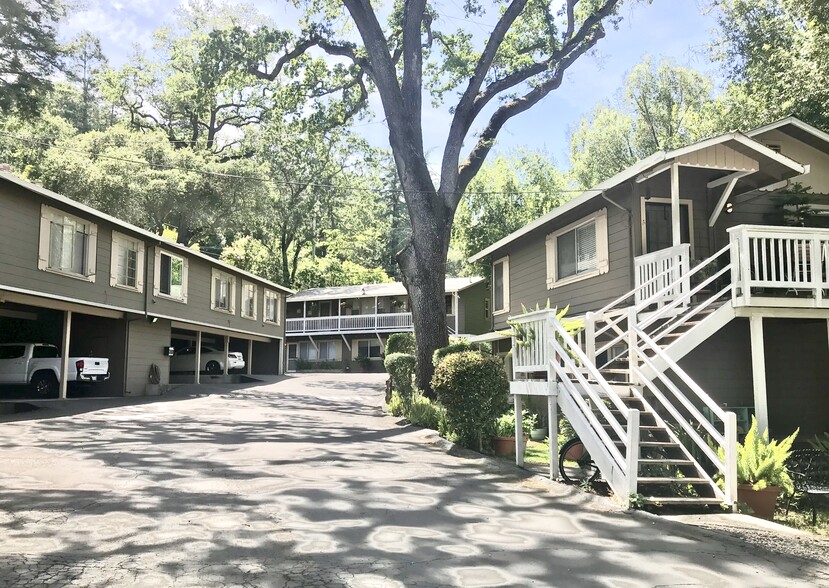 Entrance to apartments - 352 W Main St