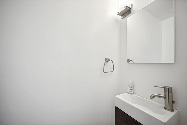 Building Photo - Modern Rowhome with Private Parking Pad! AVAILABLE NOW!