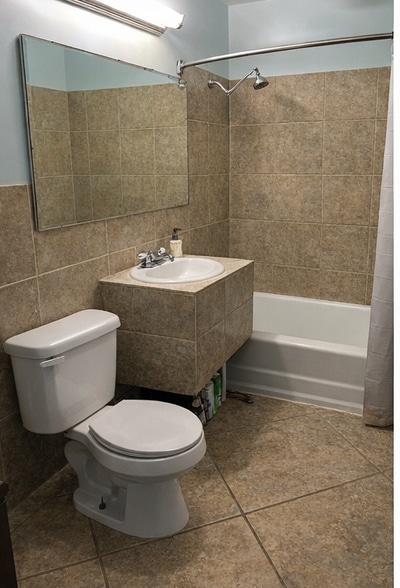 Building Photo - 119 E North Ave