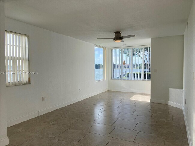 Building Photo - 2841 N Oakland Forest Dr