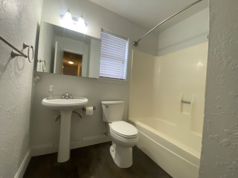 Building Photo - 957 Bramling Cir