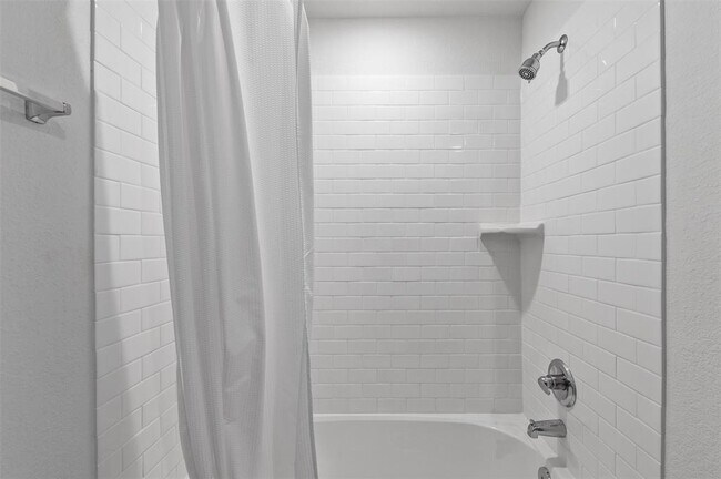 Building Photo - 5872 Strawflower Ln