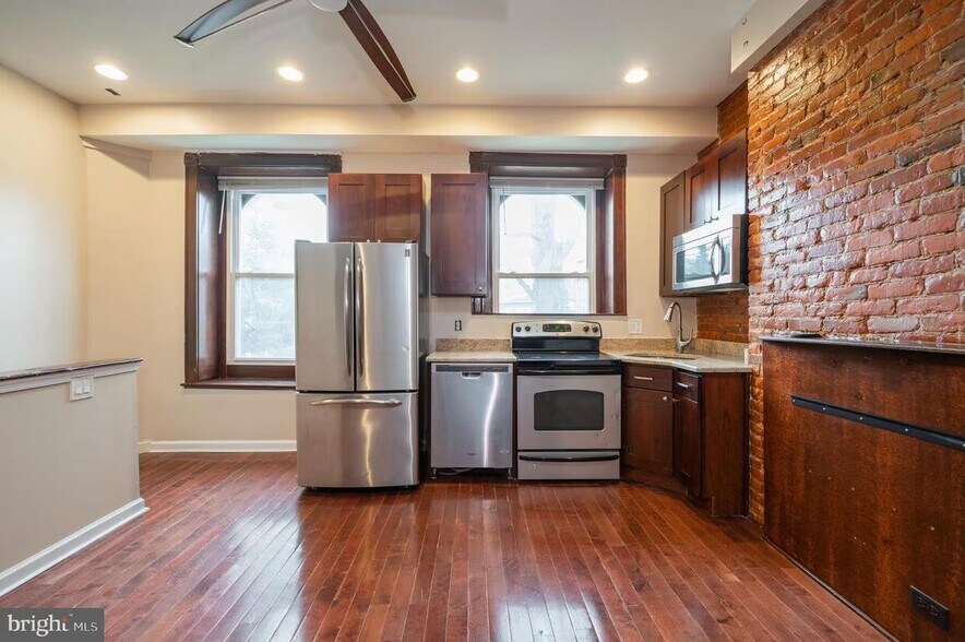 Building Photo - 833 N 63rd St