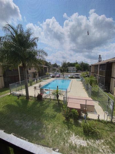 Building Photo - 2330 Maple Ave