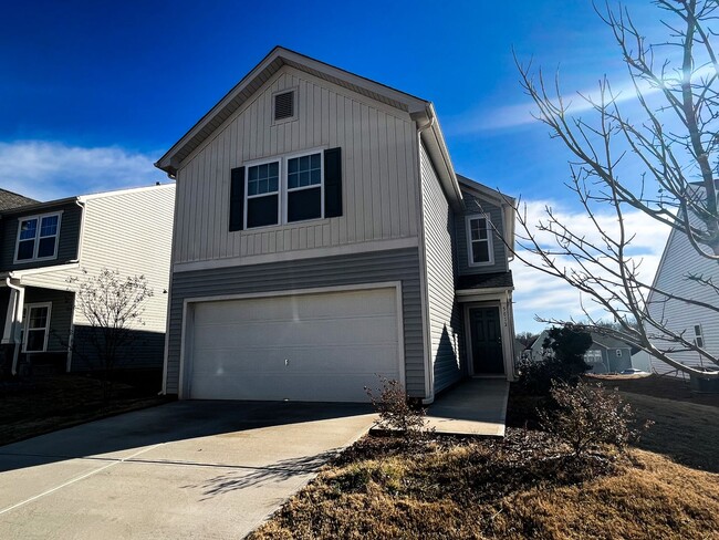 Building Photo - Beautiful 3 bedroom, 2 1/2 bathroom home i...
