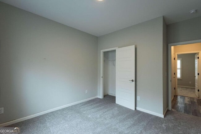 Building Photo - 214 Oakwood Dr