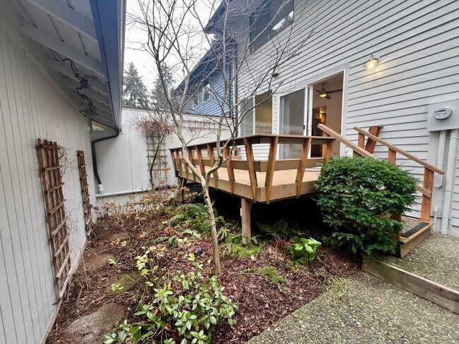 Building Photo - Westside Condo w/ Pool & Garage (Water Included)