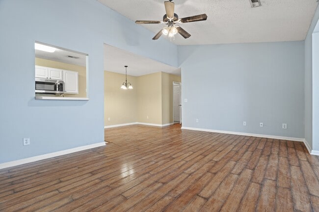 Building Photo - 527 3rd Loop Rd