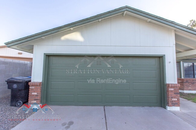 Building Photo - 3749 E Hopi Ave