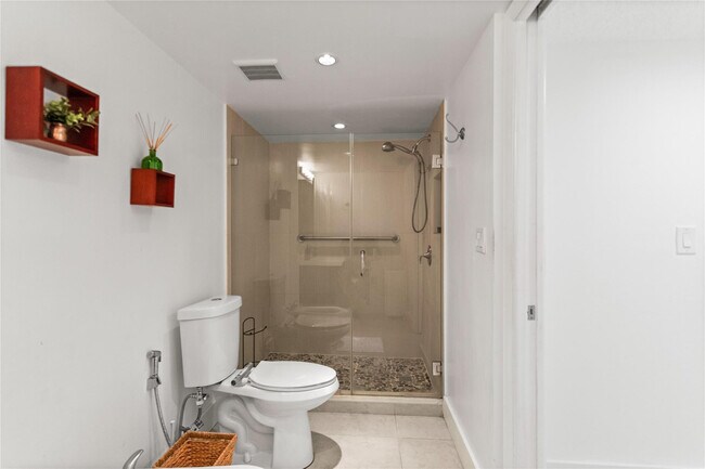 Building Photo - 16051 Blatt Blvd