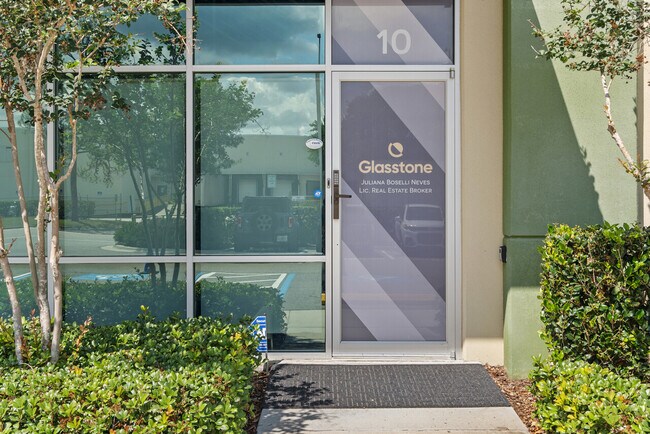 Building Photo - 7330-10