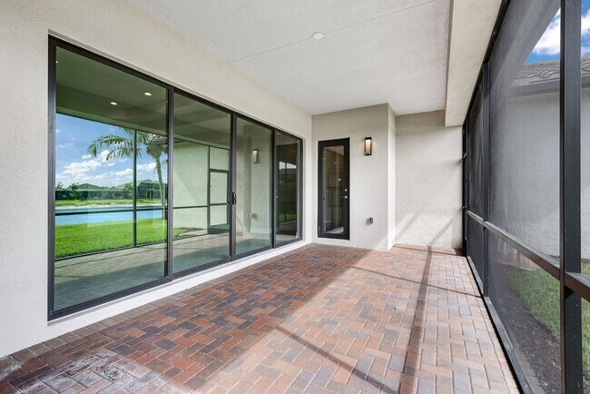 Building Photo - ** STONECREEK ** 3 BED + DEN / 3.5 BATH - ...