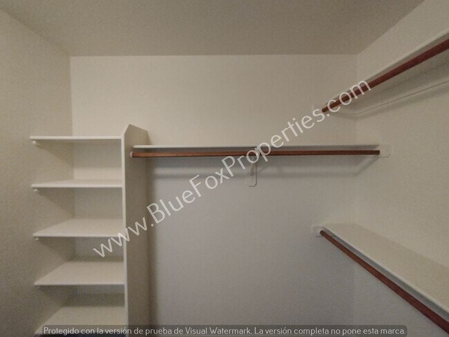 Building Photo - 915 N Silverleaf Oak Pl