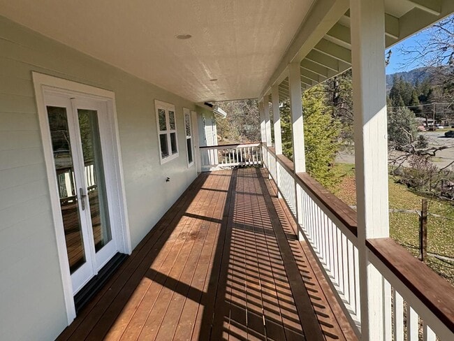 Building Photo - 31 Town Reservoir Rd