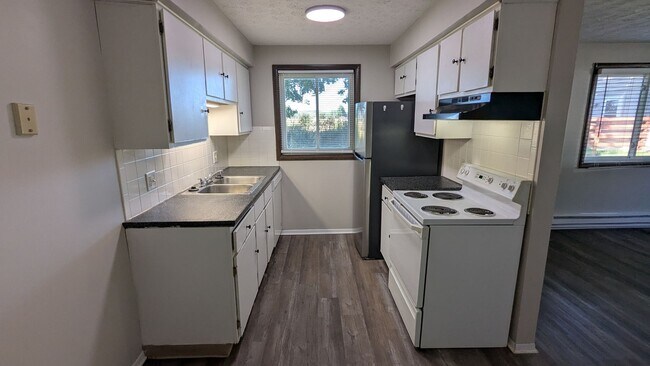 Building Photo - MN Cedar Village (797)