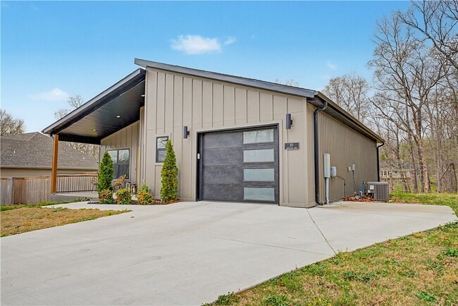 Building Photo - 20 Kentallen Ln