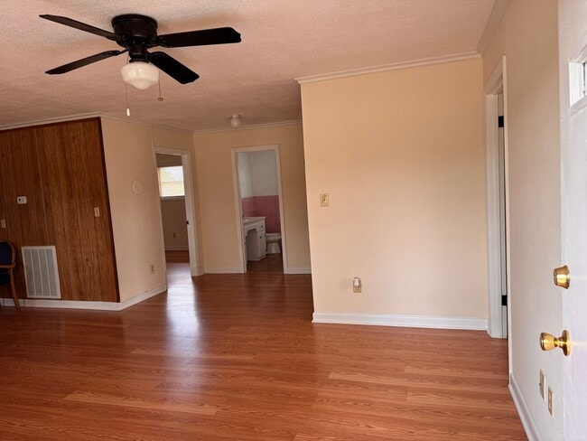Building Photo - 3 Bed, 1.5 Bath brick home located on Gallimore Town Rd