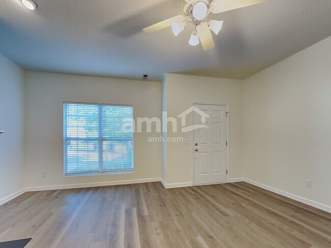 Building Photo - 532 Osborne Rd