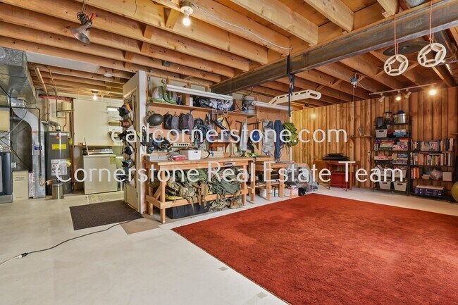 Building Photo - 8640 Boxelder Dr