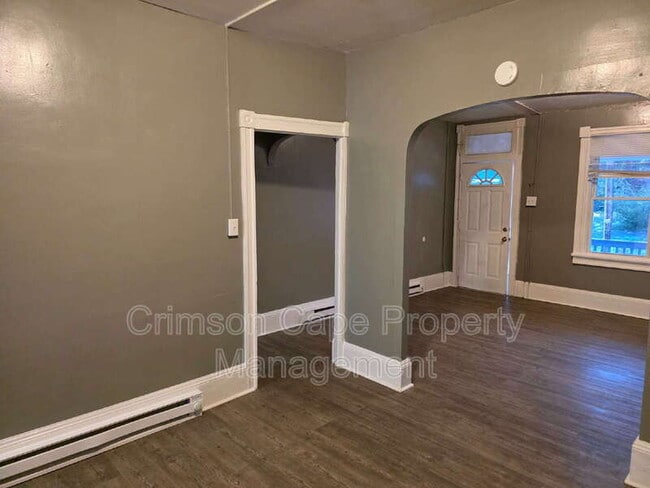 Building Photo - 39 Hutson St