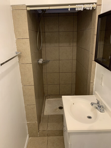 Bathroom - 357 College Ave