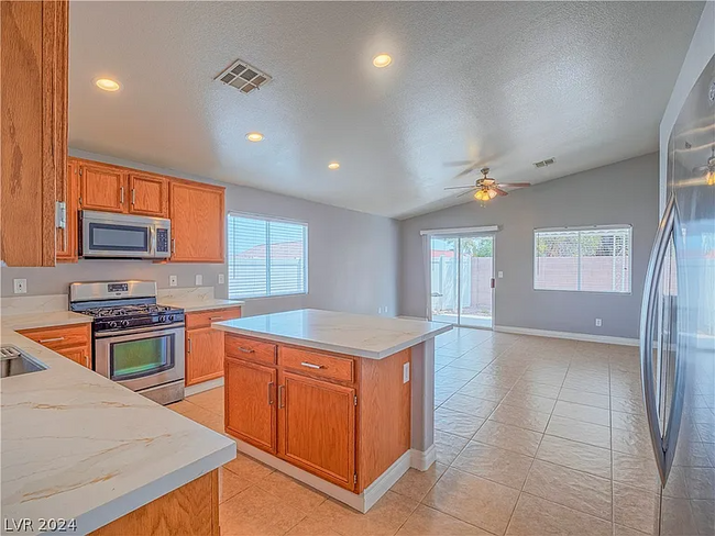 Building Photo - 505 Regal Robin Way