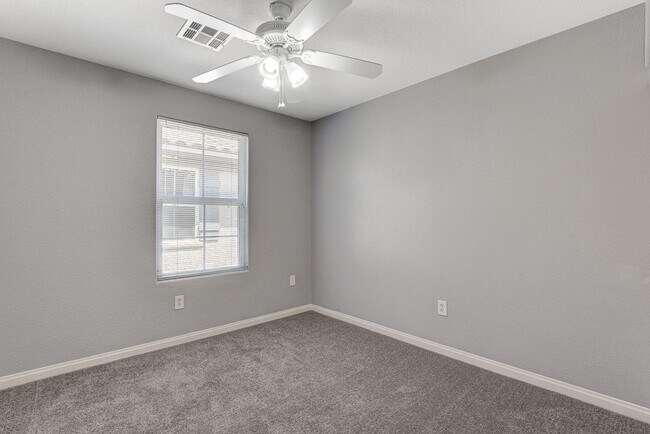Building Photo - 3909 Sweet Pine St