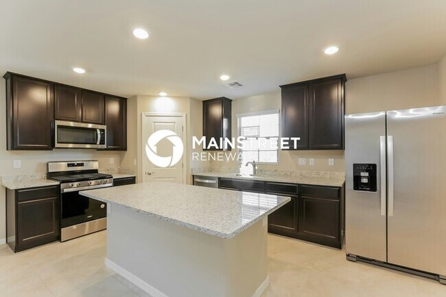 Building Photo - 4 Bedroom Pet-Friendly Home in Phoenix, AZ...