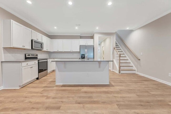 Building Photo - 3 Bedroom / 3.5 Bath Townhome Close to NCSU, Centennial Campus & Downtown Raleigh!