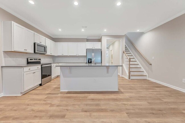 Building Photo - 3/3 Townhome beside Centennial Campus & Cl...