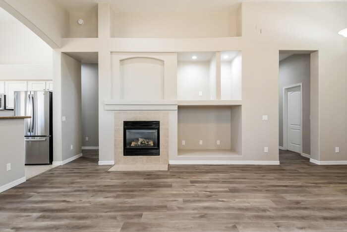 Building Photo - 6614 W Rowel Rd