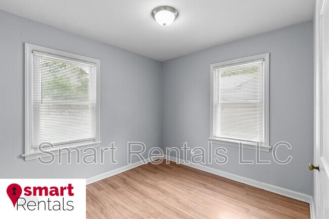 Building Photo - 1210 St Richard Dr