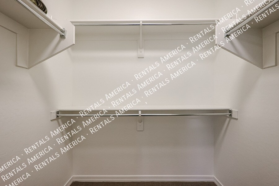 Building Photo - 4212 E Erie St