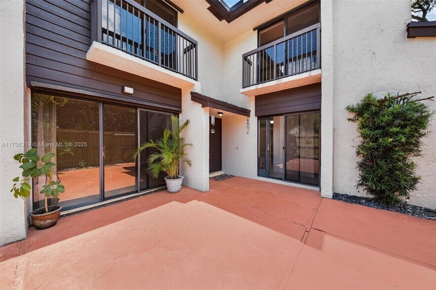 Building Photo - 3199 Cocoplum Cir