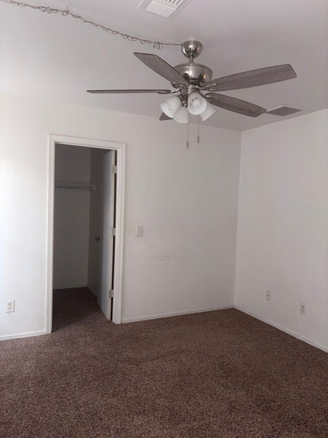 Building Photo - Charming 3/2 SFR Home