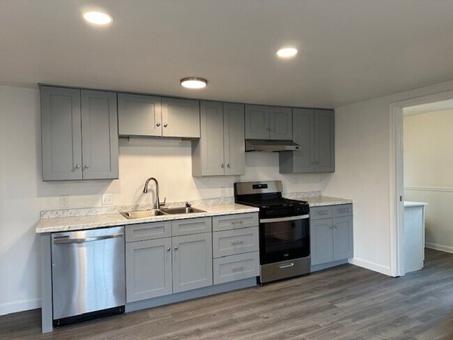 Building Photo - Palmyra School District 2 Bedroom 1.5 Bath...