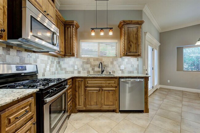 Building Photo - 2101 Kendal Ct