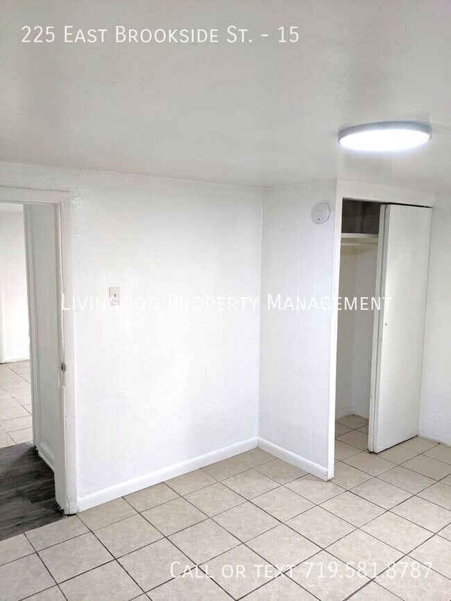 Building Photo - 225 E Brookside St