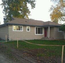 Building Photo - Near Downtown Oregon City -Off Holcomb Rd