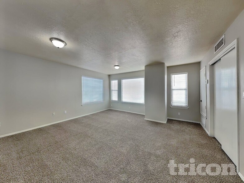 Building Photo - 6401 Prairie Sage Dr NW